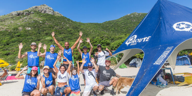 Ação Route de Limpeza de Praia no WQS Layback Floripa