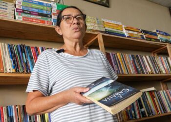 Na periferia do DF, biblioteca comunitária reúne 10 mil obras e sonhos