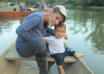 O que antropóloga italiana aprendeu vivendo com seu bebê em comunidade na Amazônia