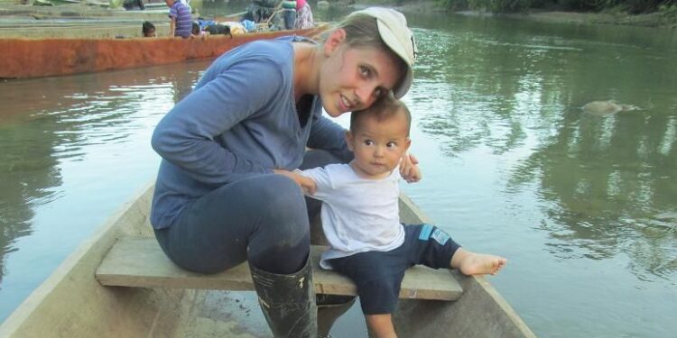 O que antropóloga italiana aprendeu vivendo com seu bebê em comunidade na Amazônia