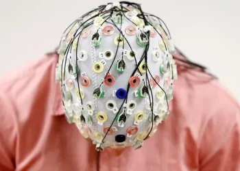 ‘Empresas já leem nossas mentes e vão saber ainda mais com neurotecnologia’, diz pesquisadora