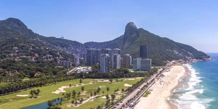 Ação de Limpeza da Praia de São Conrado, Rio de Janeiro