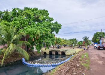 Projeto ‘Ecobarreiras’ recolhe 24 toneladas de lixo nos canais de Macapá em três meses