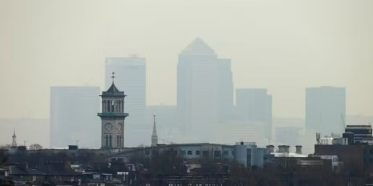 O que é ​​’chuva de sangue’ e por que fenômeno é previsto no Reino Unido?