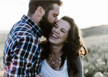 Sem “felizes para sempre”: conheça os três grandes paradoxos da felicidade