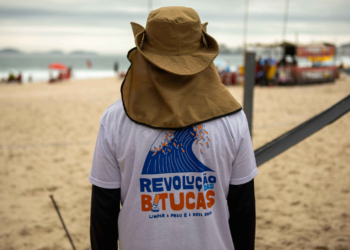 Revolução das bitucas: Juntos por praias e oceanos limpos, coletando 1 milhão de bitucas da Praia do Leme