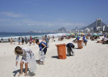 Transformando a Praia do Leme: Um relatório da ação de limpeza da Route Institute