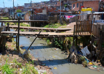 Amapá, Piauí, Rondônia e Pará tinham menos de 30% dos seus domicílios urbanos conectados à rede de esgoto em 2022