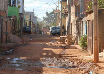 Em 2021, pobreza tem aumento recorde e atinge 62,5 milhões de pessoas, maior nível desde 2012