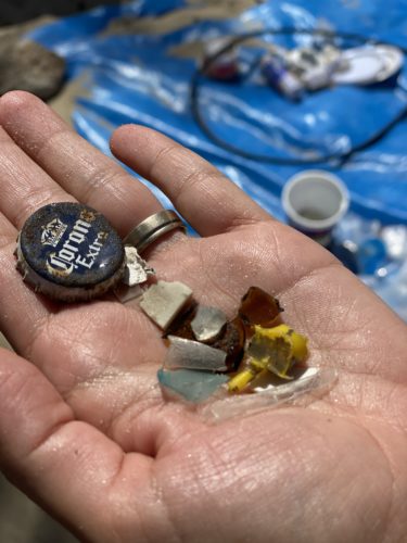 Tampa em lata encontrada na ação de limpeza na praia do Leme - ROUTE Brasil