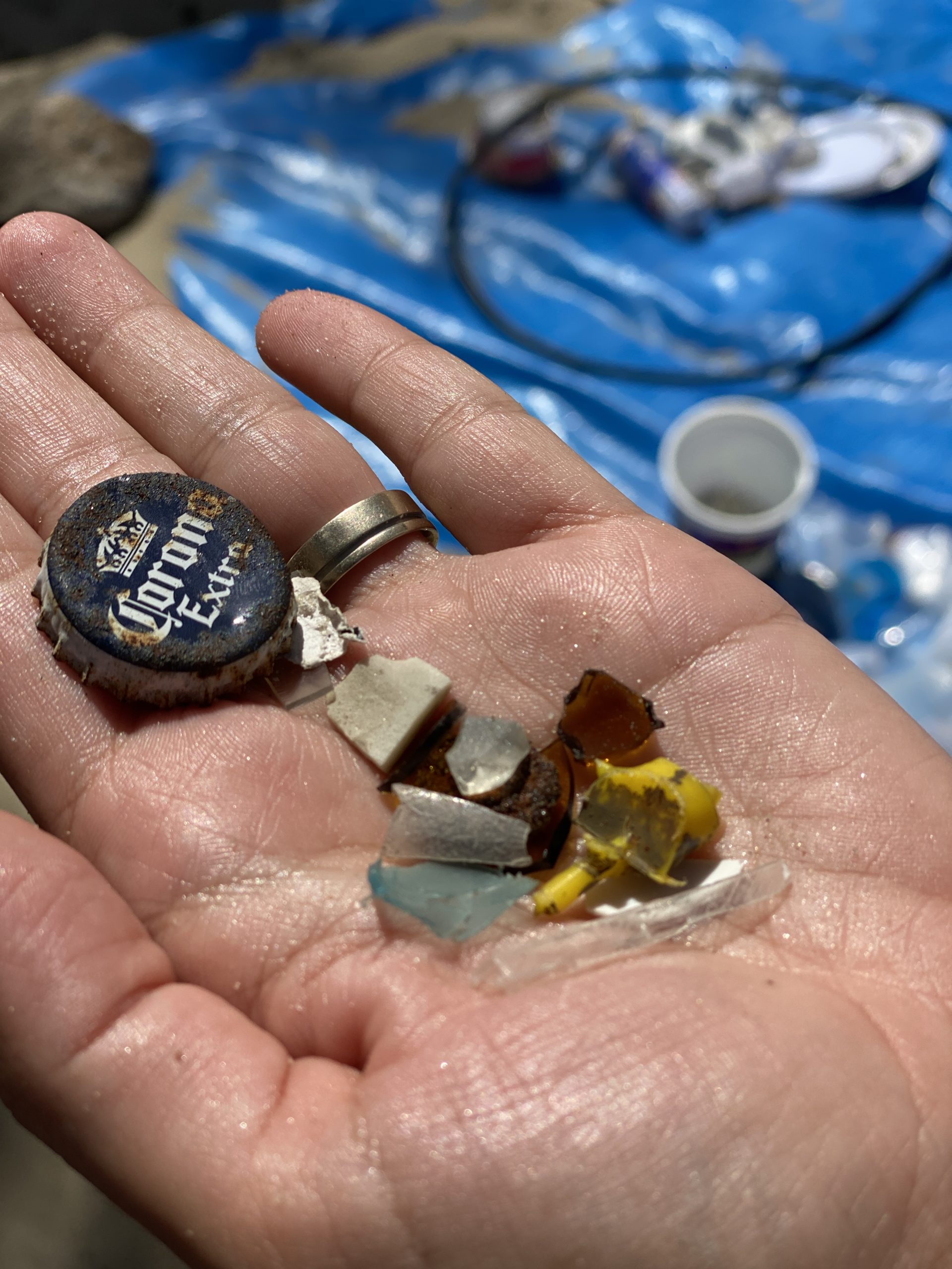 Tampa em lata encontrada na ação de limpeza na praia do Leme - ROUTE Brasil