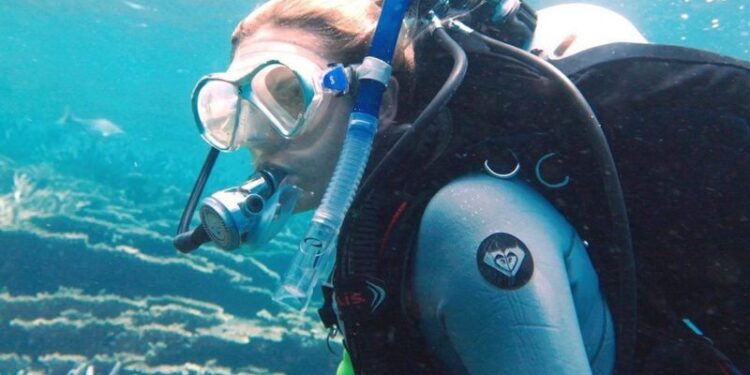 Os robôs treinados para restaurar corais danificados pelo aquecimento global