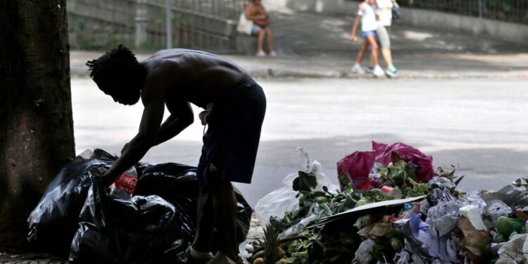 Estudo da PUC-PR mapeia violências contra pessoas em situação de rua