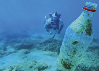 Oceanos abrigam mais de 2 milhões de toneladas de plástico