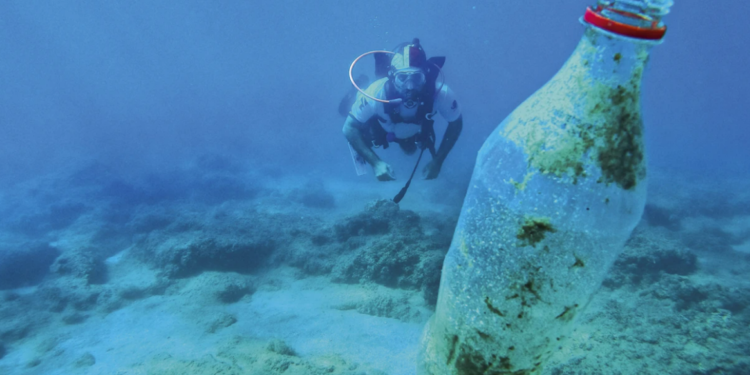 Oceanos abrigam mais de 2 milhões de toneladas de plástico