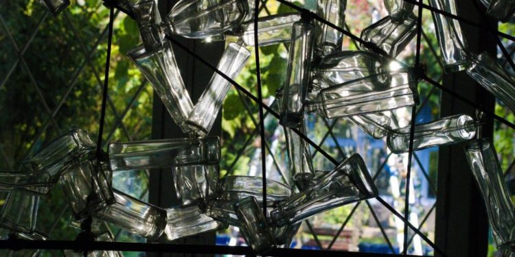 Debora Muszkat e a Ressignificação do Vidro